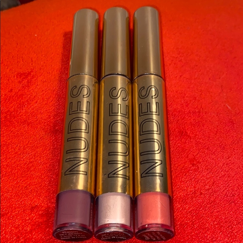 Nudes lipgloss